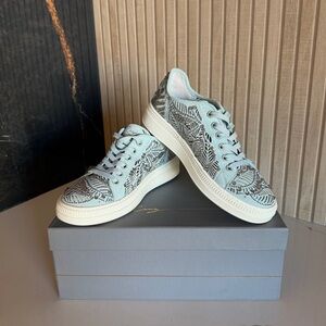 Lola Cruz Women's Sneakers Size 6